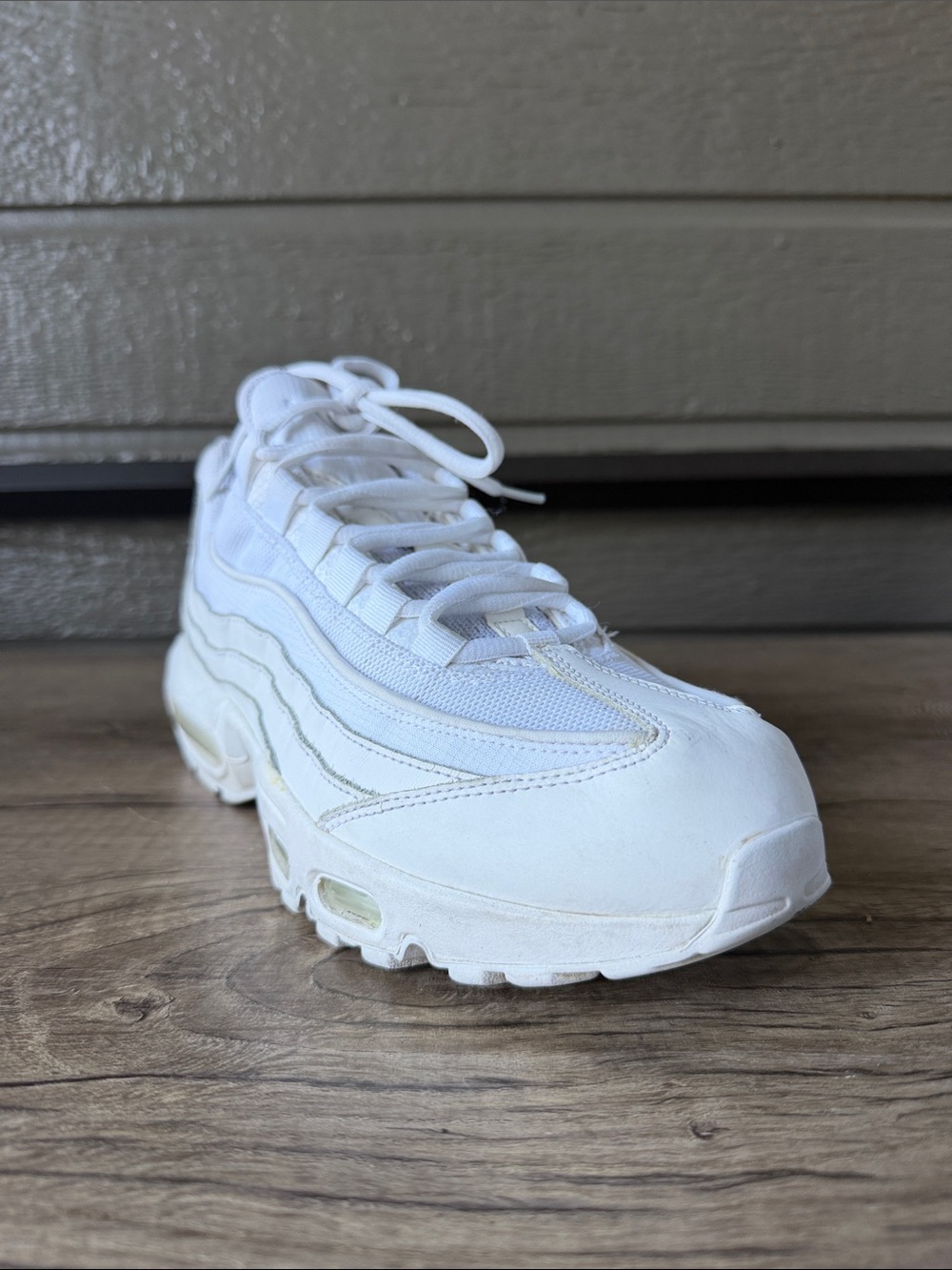 Nike air Max Men's White Low-Top Athletic Sneaker size 9
